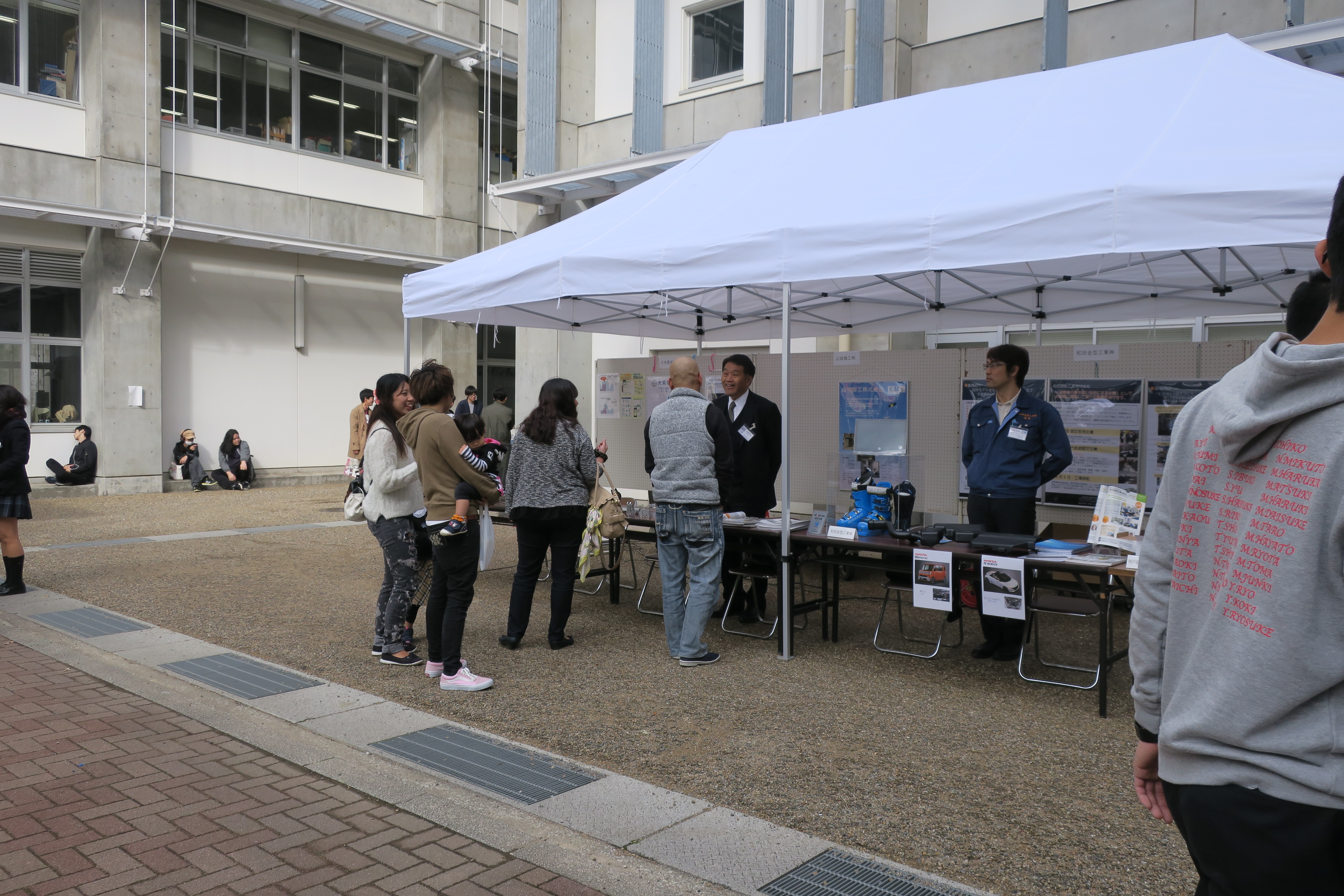 神戸市立科学技術高校、工科高校、県立兵庫工業高校へ企業展示をしました。