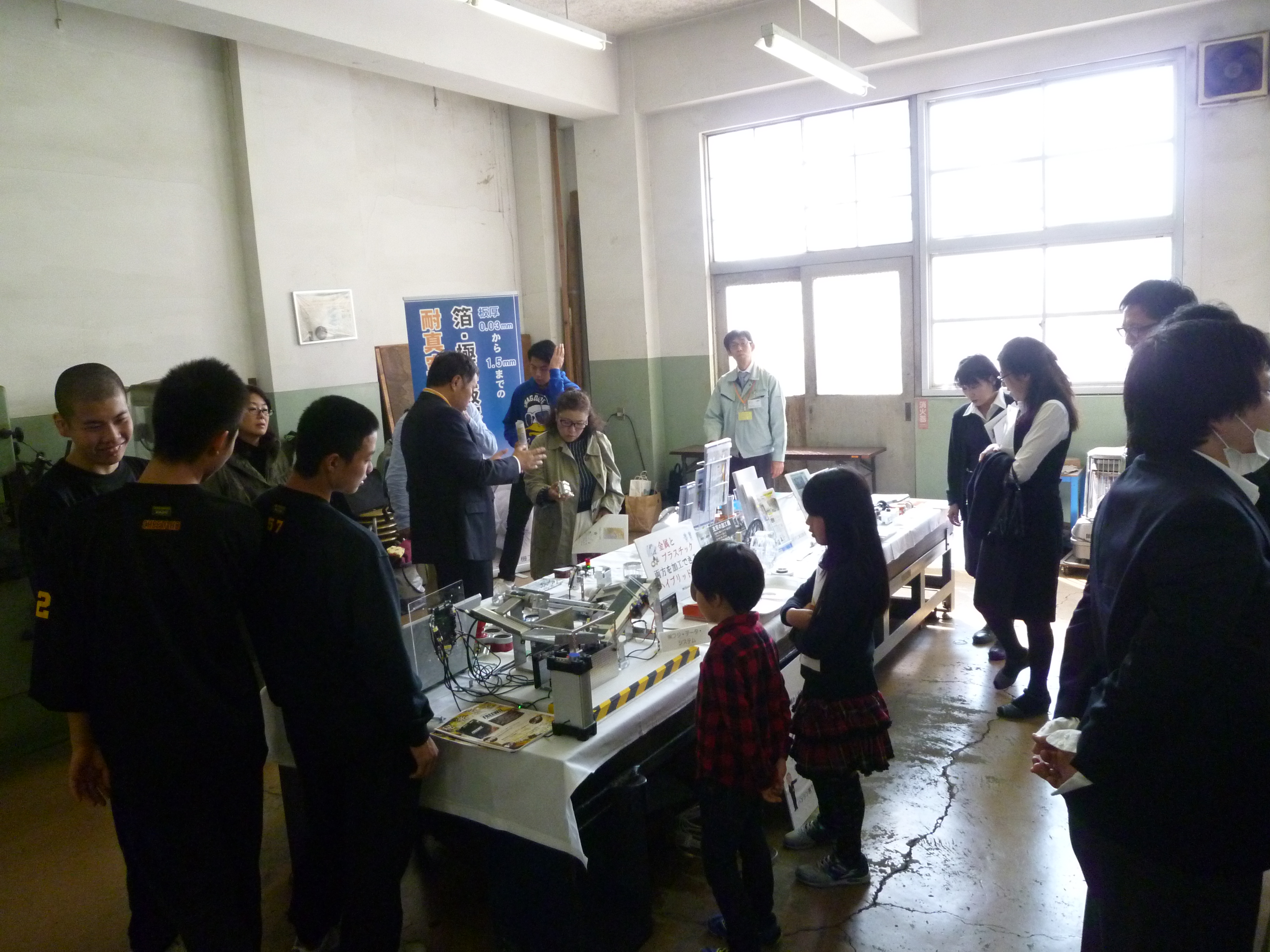 神戸村野工業高校へ企業展示をしました。
