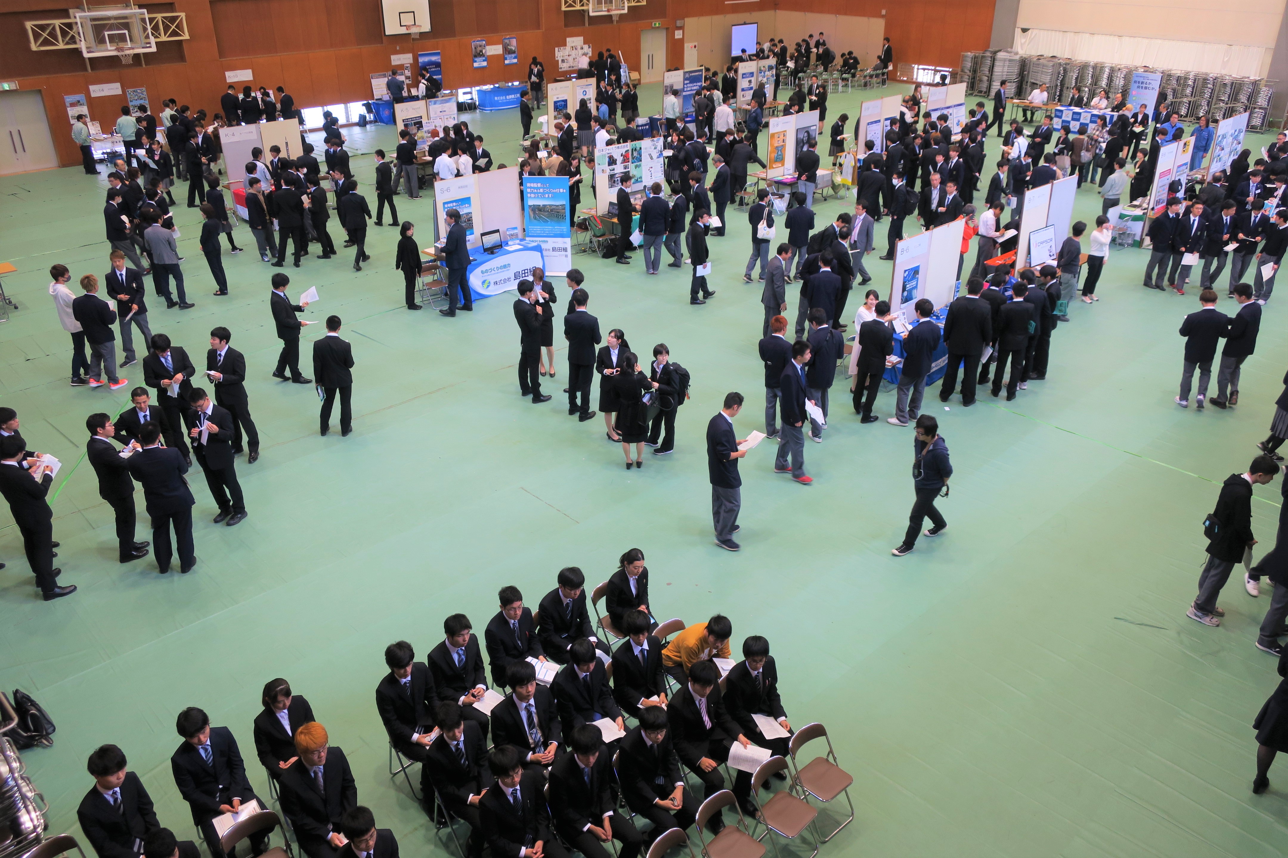 神戸高専企業展示会2019を開催しました。